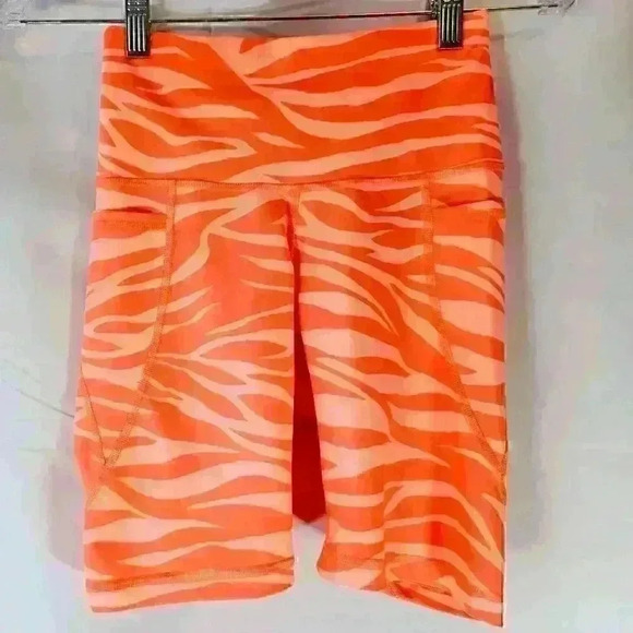 ✨Like New✨ Old Navy Active Animal Print Powersoft Bike Shorts, Orange, Size XS - Picture 1 of 6